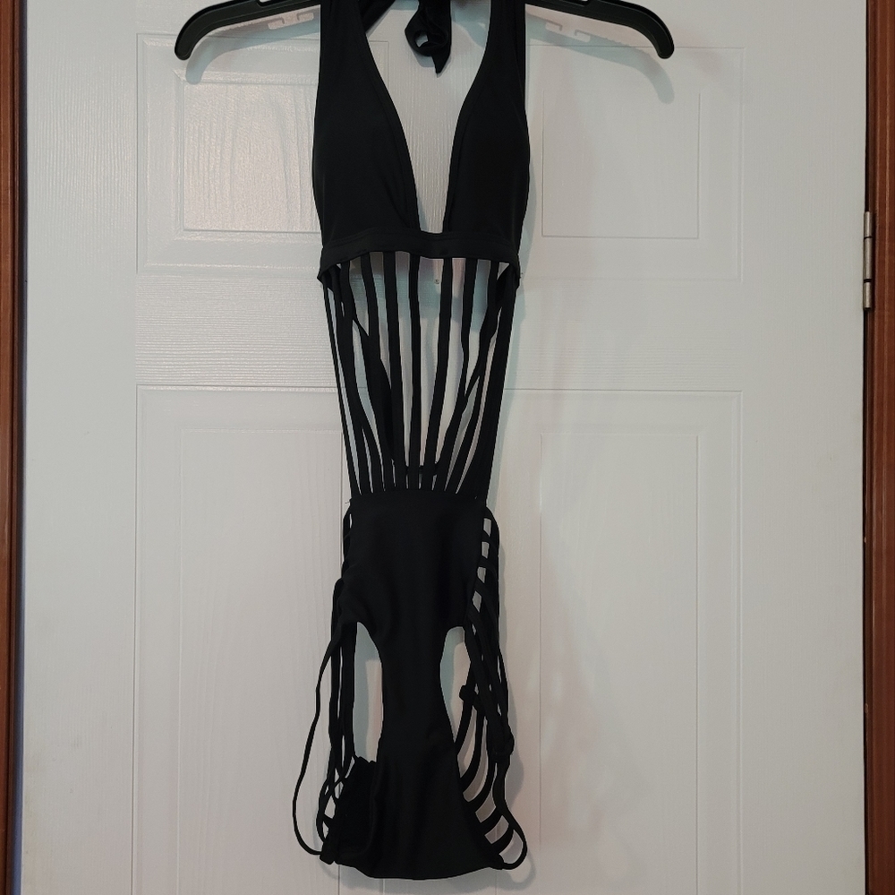 Woman's medium swimsuit black